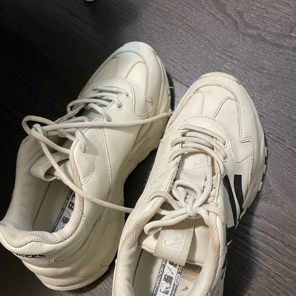 MLB shoes